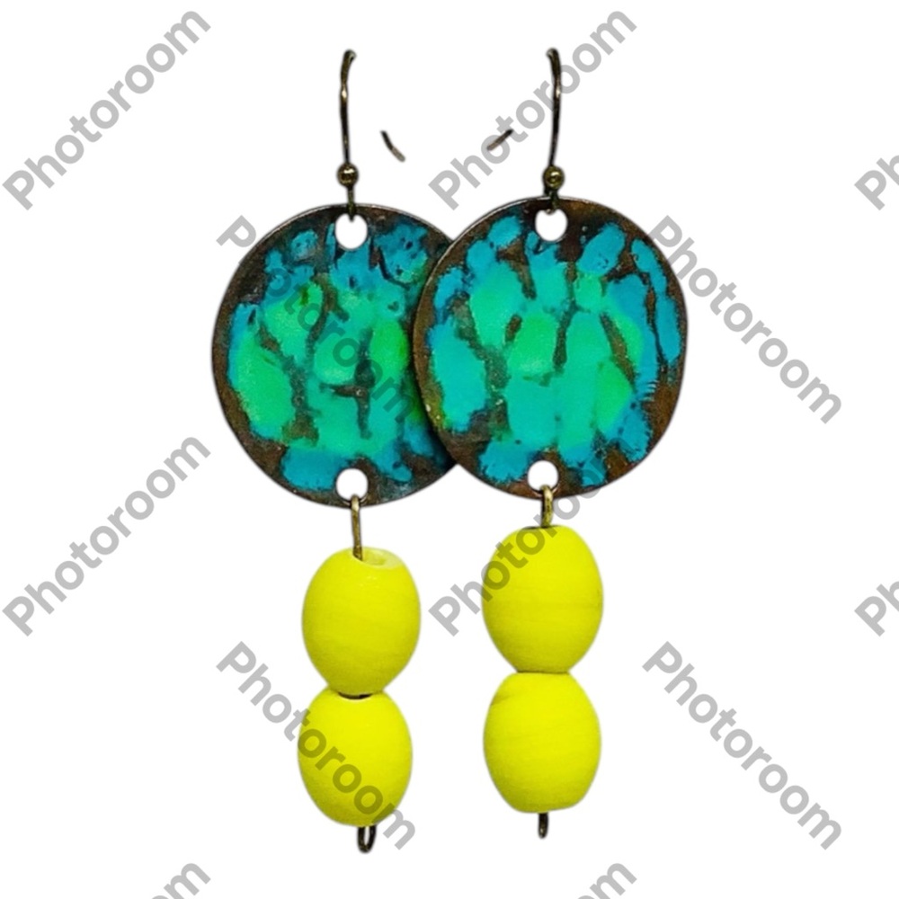 BOUTIQUE Vibrant Green and Yellow Dangle Charm Earrings, Beaded Earrings - Picture 5 of 8